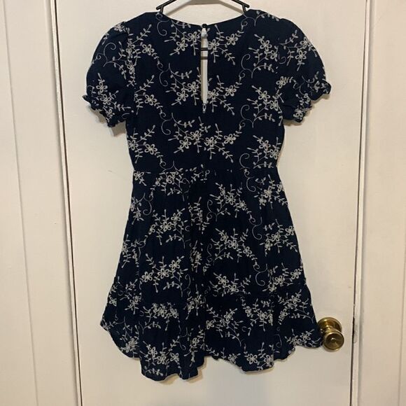 Francesca’s GUC navy blue and white embroidered low cut dress Size XS - Picture 6 of 6